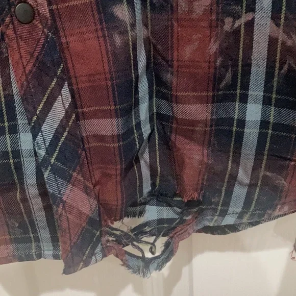 𝅺MEN’S Hudson button down - Picture 2 of 5